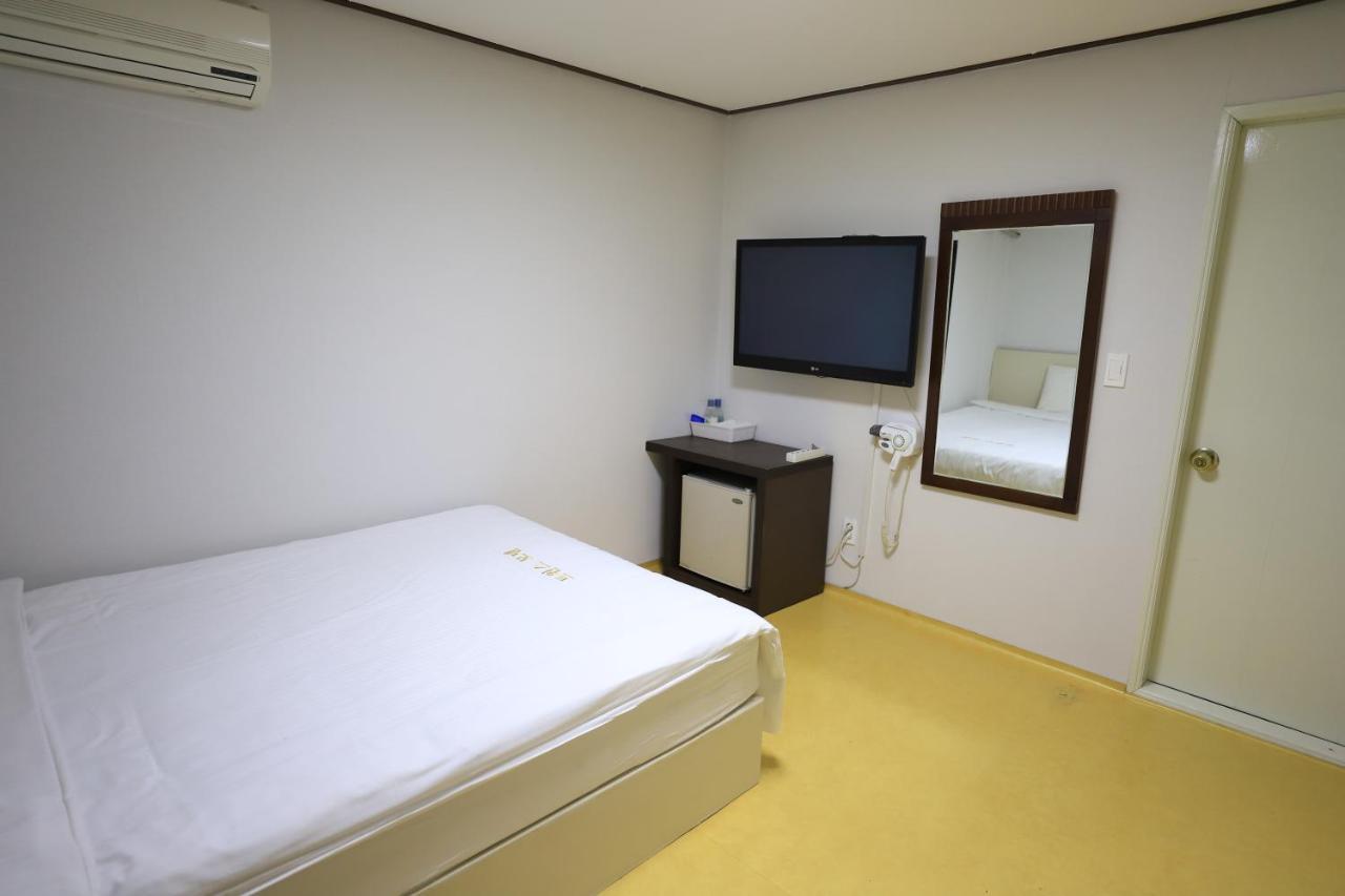 Twins Hotel Jeju Exterior foto